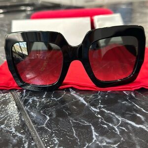 Beautiful GUCCI sunglasses 🖤